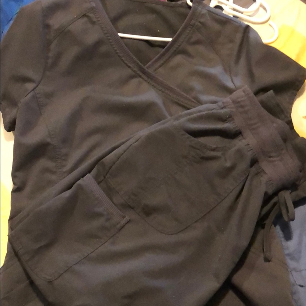 Scrub set